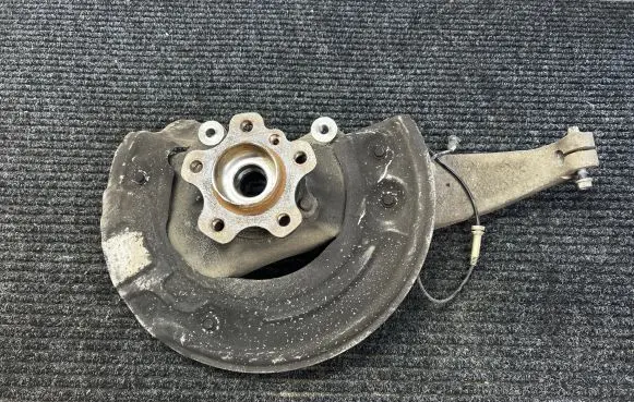 BMW 5 G30 G31 Front wheel hub 6871193 6861798