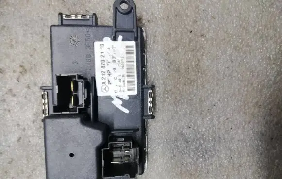 Mercedes-Benz C AMG W204 Heater blower fan relay A2128702110