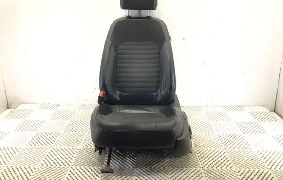 Volkswagen PASSAT B7 Front driver seat 