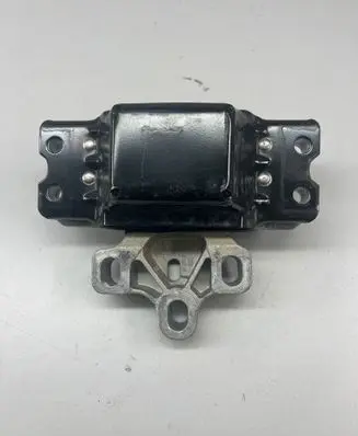 Volkswagen Tiguan Engine mount bracket 3C0199555