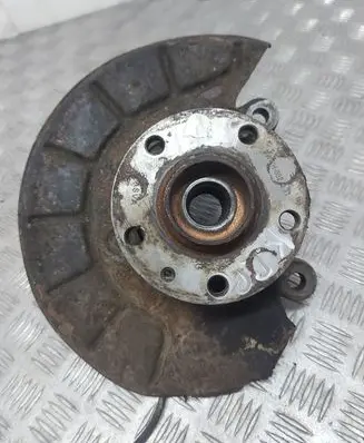 Volkswagen Touran I Front wheel hub