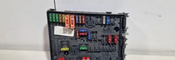 Volkswagen Golf V Fuse module 1K0937124K