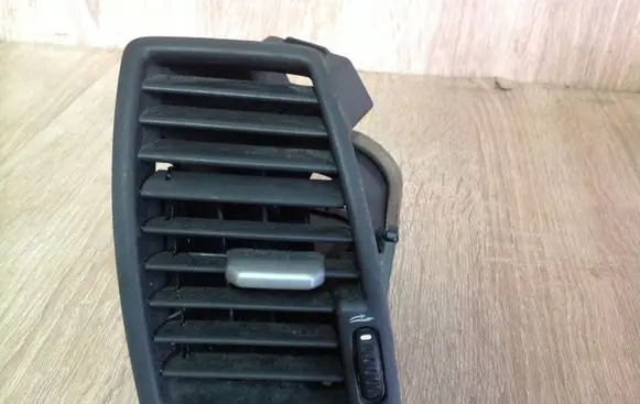 Volvo XC90 Dashboard side air vent grill/cover trim 3409398