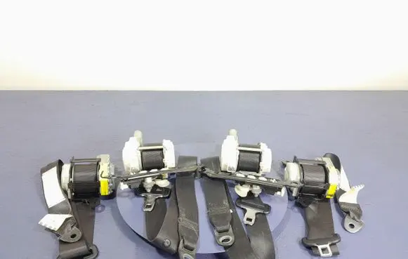 Lexus IS 220D-250-350 Front seatbelt