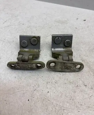 Tailgate/trunk/boot hinge