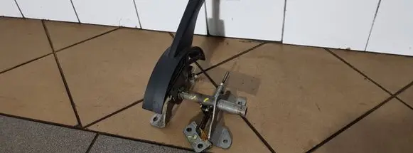 Isuzu D-Max Handbrake/parking brake lever assembly