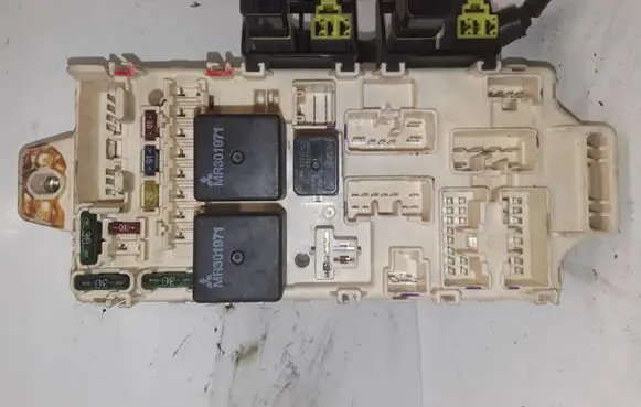 Mitsubishi Pajero Fuse module NOCODE NOTCODE