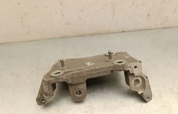 Citroen C4 III e-C4 Engine mounting bracket 9826426680