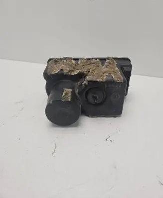 Audi 80 90 S2 B4 Central locking vacuum pump 443862257