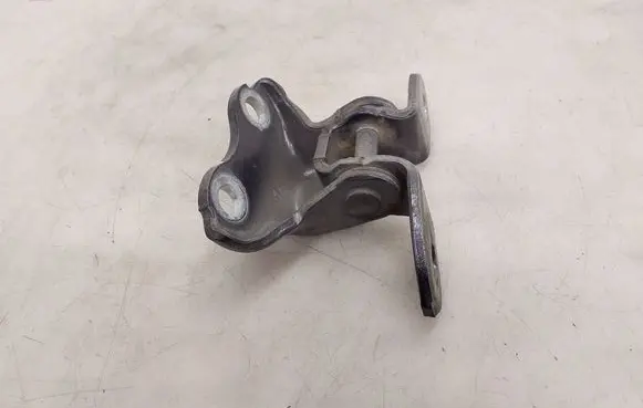 Toyota Hilux VIII Front door lower hinge