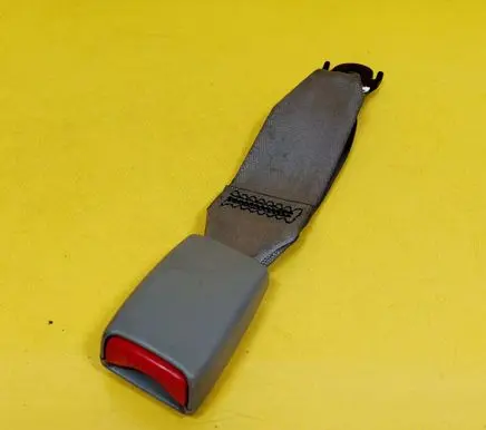 Mazda 626 Rear seatbelt buckle 