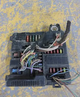 Renault Scenic II - Grand scenic II Fuse module 8200306032C 05325 S118399200F