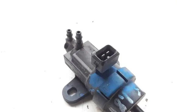 Ford Focus Vacuum valve 98AB9E882