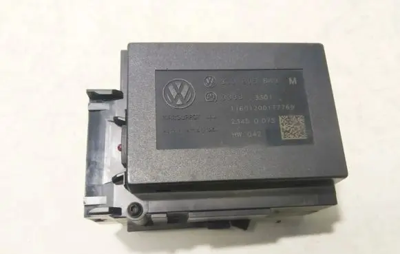Volkswagen PASSAT B6 Ignition lock contact 3C0905843Q 33303301