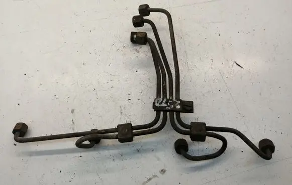Fuel injector supply line/pipe