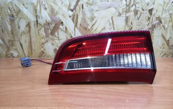 Tailgate rear/tail lights