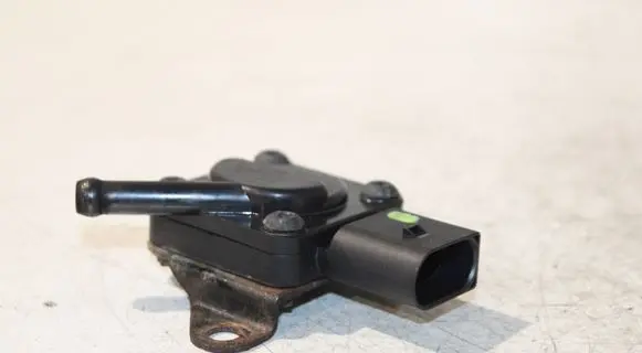 BMW 5 E60 E61 Exhaust gas pressure sensor 7808013