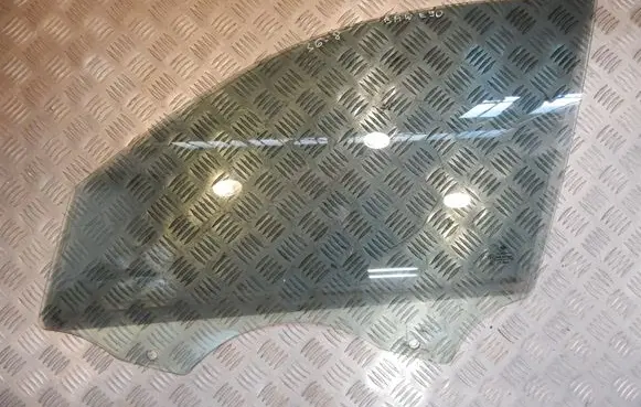 BMW 3 E90 E91 Front door vent window glass four-door 43R001582 368