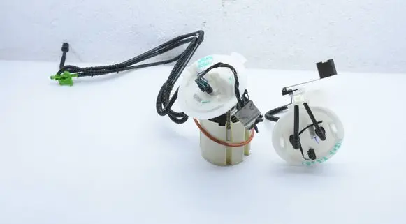 Mercedes-Benz E C207 W207 In-tank fuel pump A2044702294 A2044700694