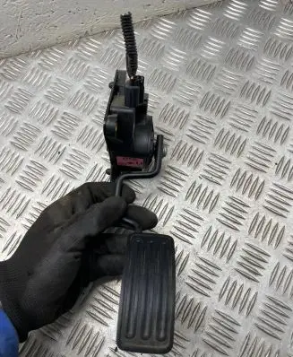 Nissan Qashqai Accelerator throttle pedal 20607 3281A