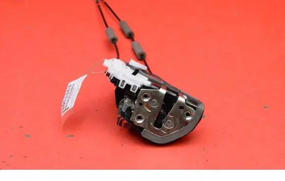 Toyota Yaris Cross Rear door lock M7314450M6