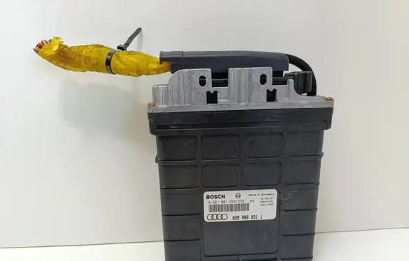 Audi A6 S6 C4 4A Engine control unit/module 028906021J 0281001258