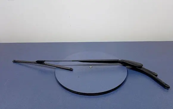 Front wiper blade arm