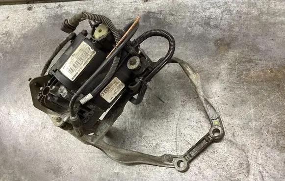 Audi A8 S8 D3 4E Air suspension compressor/pump 4E0616005F 15155000093