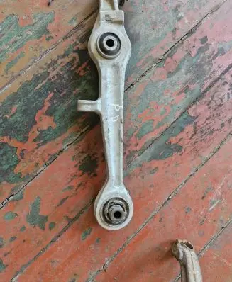 Volkswagen PASSAT B5 Front lower control arm/wishbone