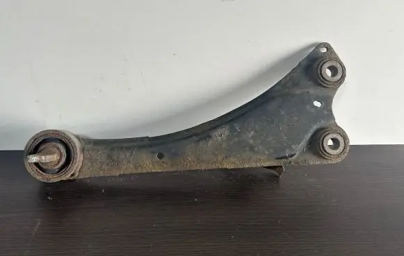 Toyota Avensis T270 Rear upper control arm/wishbone