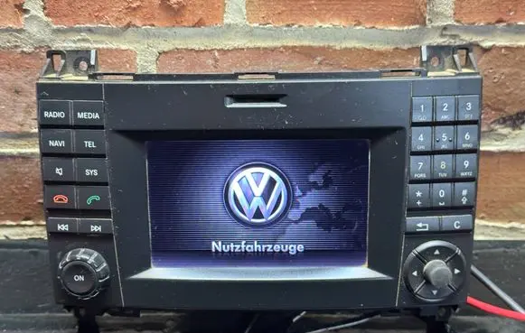 Volkswagen Crafter Radio/CD/DVD/GPS head unit 9069009100 A9069021402