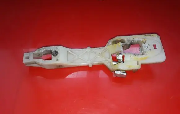 Rear door exterior handle/bracket