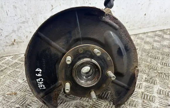 Rear wheel hub