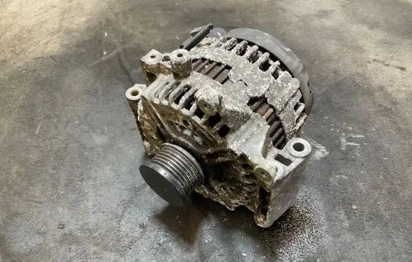 Mercedes-Benz E W211 Generator/alternator A0131549002 0121715029 LX14M25