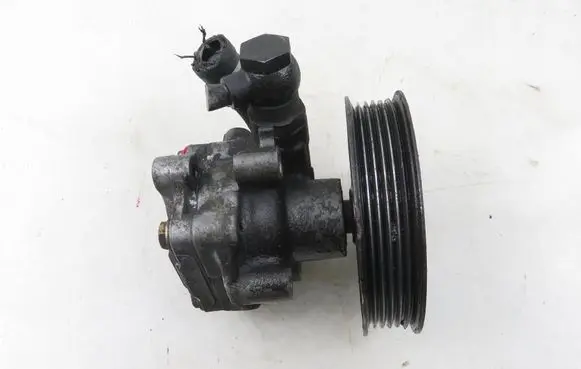 Volkswagen PASSAT B5 Power steering pump 8D0145177Q