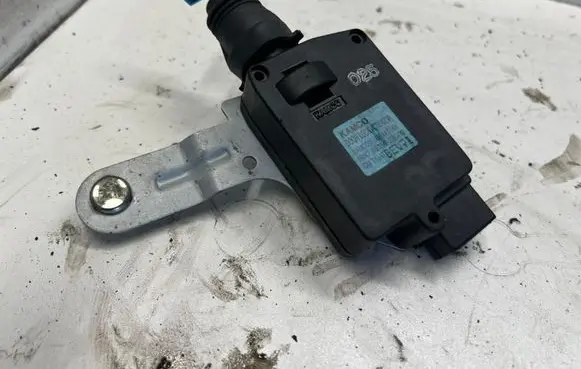 Hyundai Santa Fe Rear lock motor 957002B000