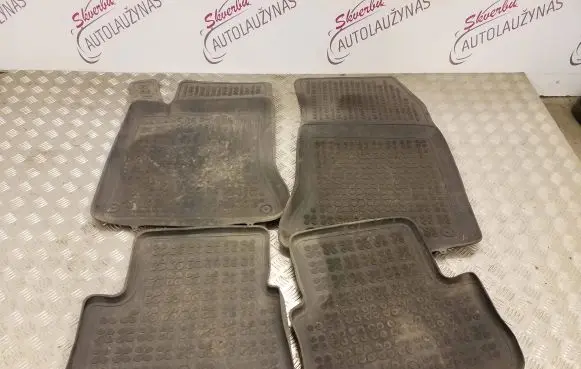 Mercedes-Benz B W246 W242 Car floor mat set AN201145 HP46B8KLRR0 RE7ADP1AST
