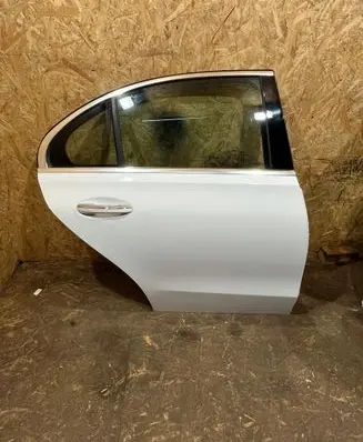Mercedes-Benz C W206 Rear door D681