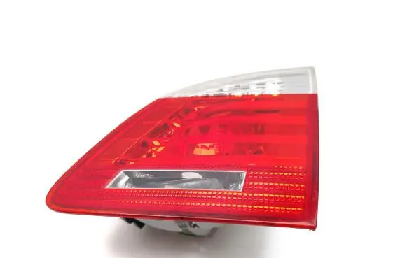Tailgate rear/tail lights