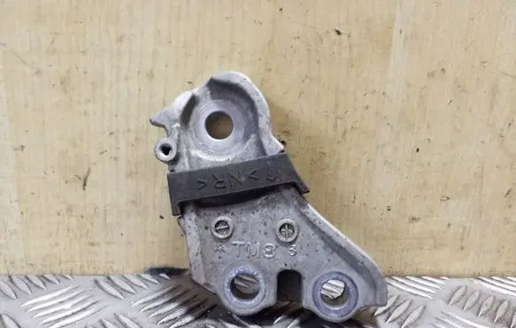 Honda Insight Engine mounting bracket