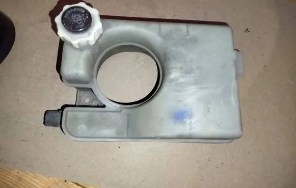 Coolant expansion tank/reservoir