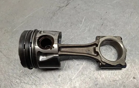 Opel Astra H Piston with connecting rod 