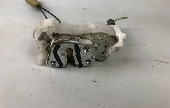 Subaru Legacy Front door lock
