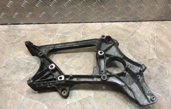 Mercedes-Benz E W212 Generator/alternator bracket A6512011109