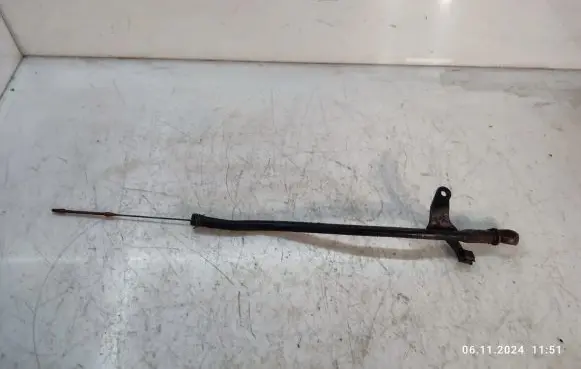Peugeot 5008 Oil level dip stick 