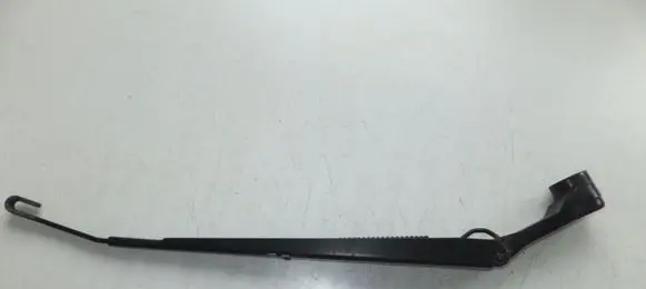 Toyota Land Cruiser (J100) Front wiper blade arm