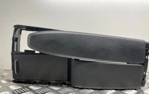Mercedes-Benz C W204 Armrest