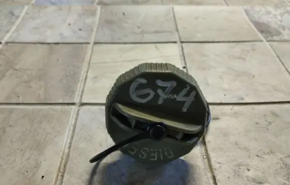 Mazda 5 Fuel tank filler cap 