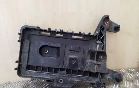 Volkswagen Scirocco Battery tray 1K0915333H
