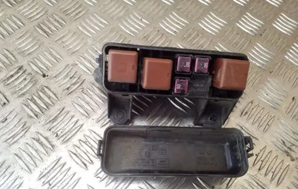 Toyota Avensis Verso Relay mounting block 